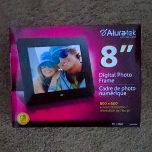 Digital photo frame